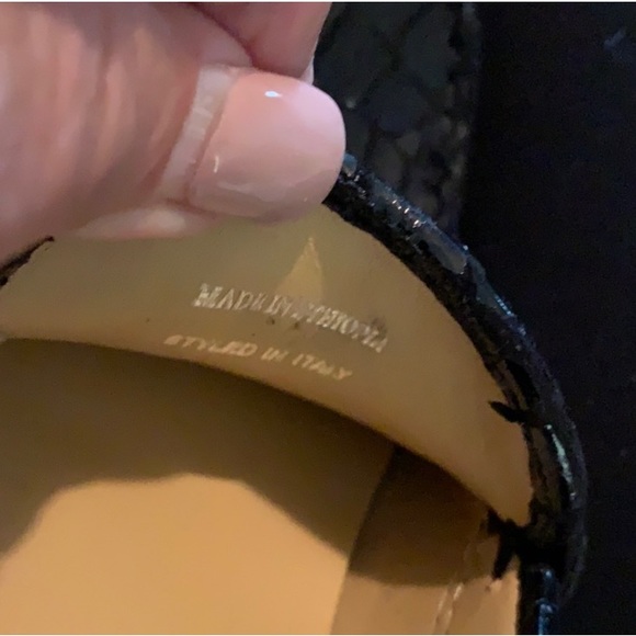 Excellent Preowned Condition Vanlei Loafers Size 6.5. - Picture 5 of 7